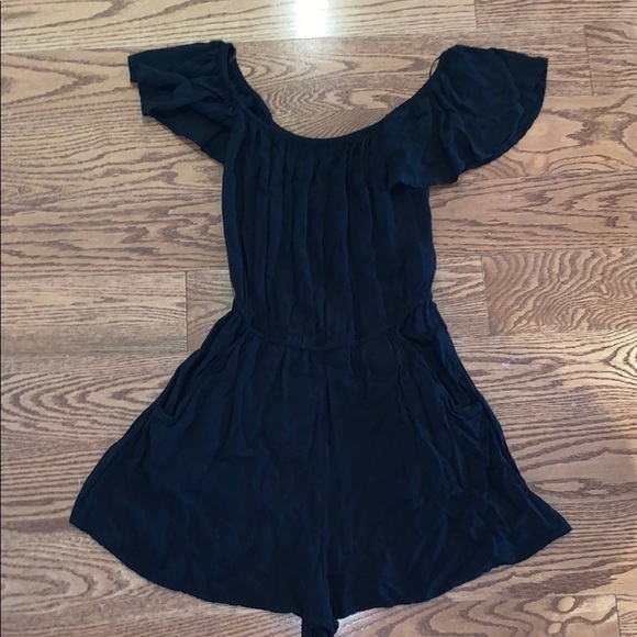Black off the shoulder romper - Picture 1 of 2